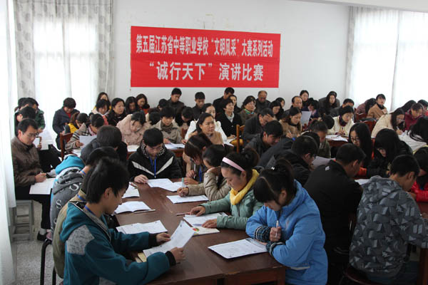 学生专心听课